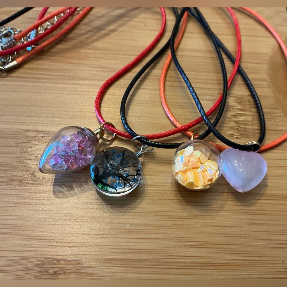Set of 4 Pendant Necklace - Picture 2 of 2